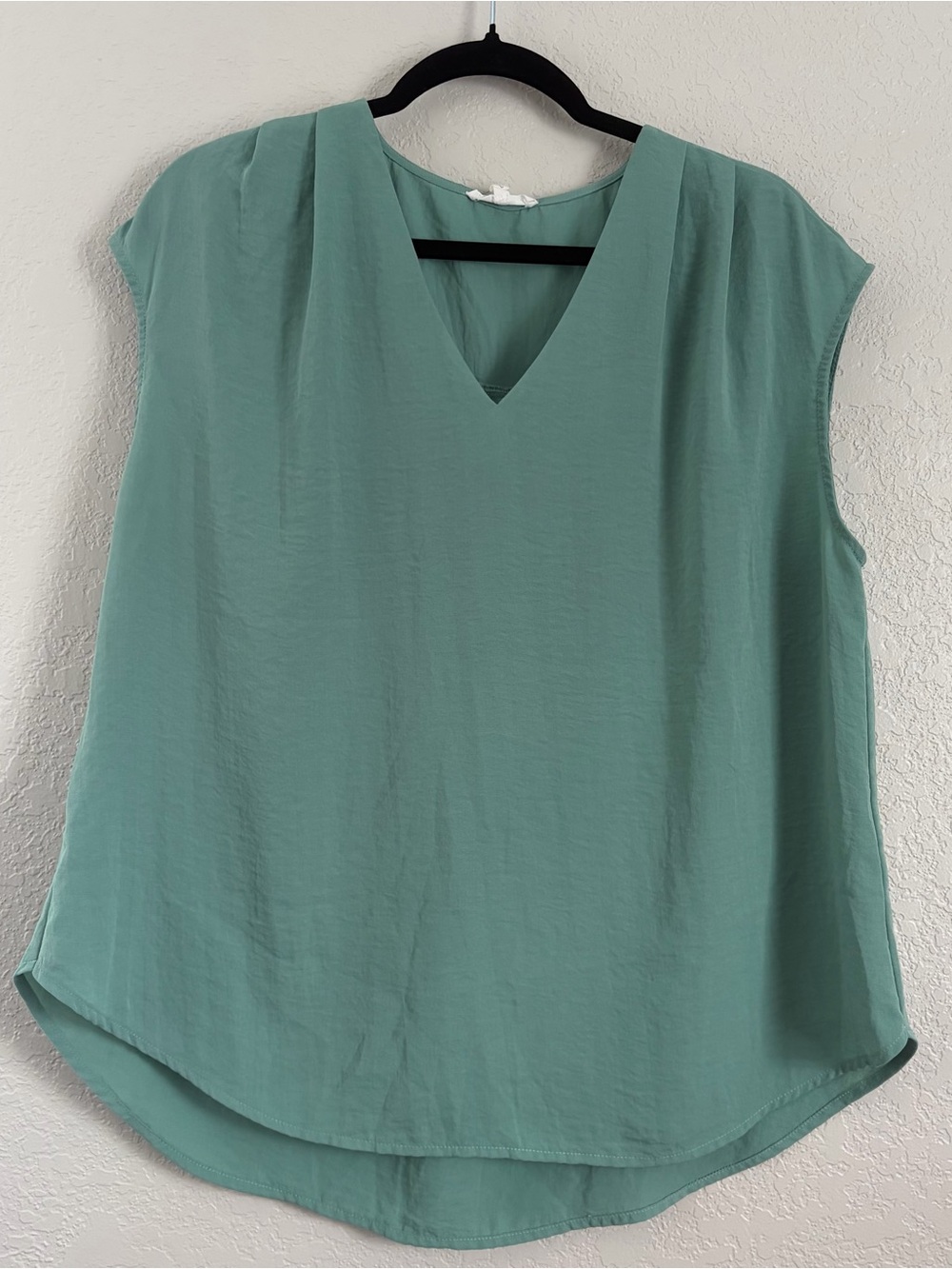 Maurices Women's Size Large Sage Green Short Sleeves V-Neck Tank Top Blouse